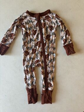0-3M Bamboo Zippy in Brown highland cow Print